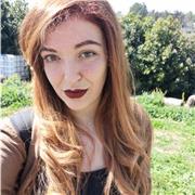 Docente di grafica impartisce lezioni di Photoshop